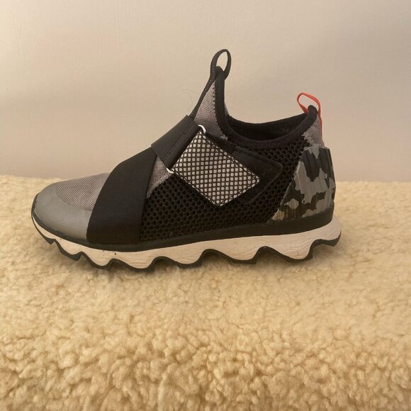 Women's Sorel Kinetic Sneaker Women's 7 Black Gray Sporty Athletic Athleisure - Picture 4 of 10